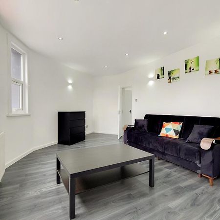 Lovely 4 Bed Apartment Perfect For Families! Лондон Екстер'єр фото