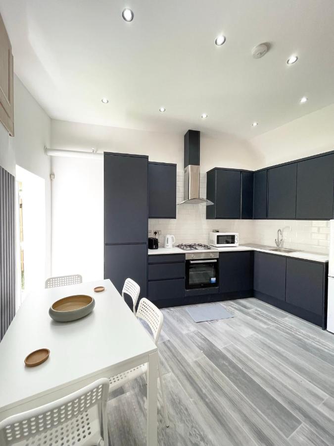 Lovely 4 Bed Apartment Perfect For Families! Лондон Екстер'єр фото