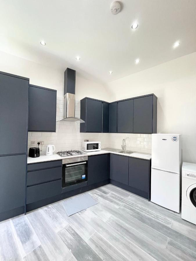 Lovely 4 Bed Apartment Perfect For Families! Лондон Екстер'єр фото